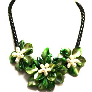18 inches Natural Leather Cord Three Green Shell Flower Necklace