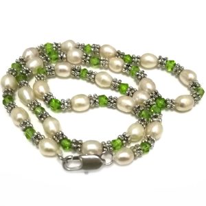 17 inches 5-6mm Natural White Rice Pearl and Green Crystal Necklace