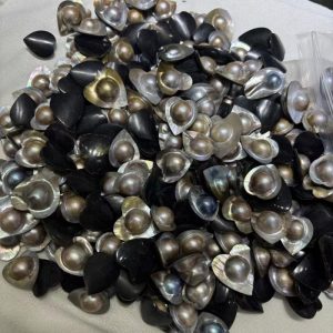 Wholesale 30mm Natural Gray Heart Shaped Sea Water Mabe Pearl